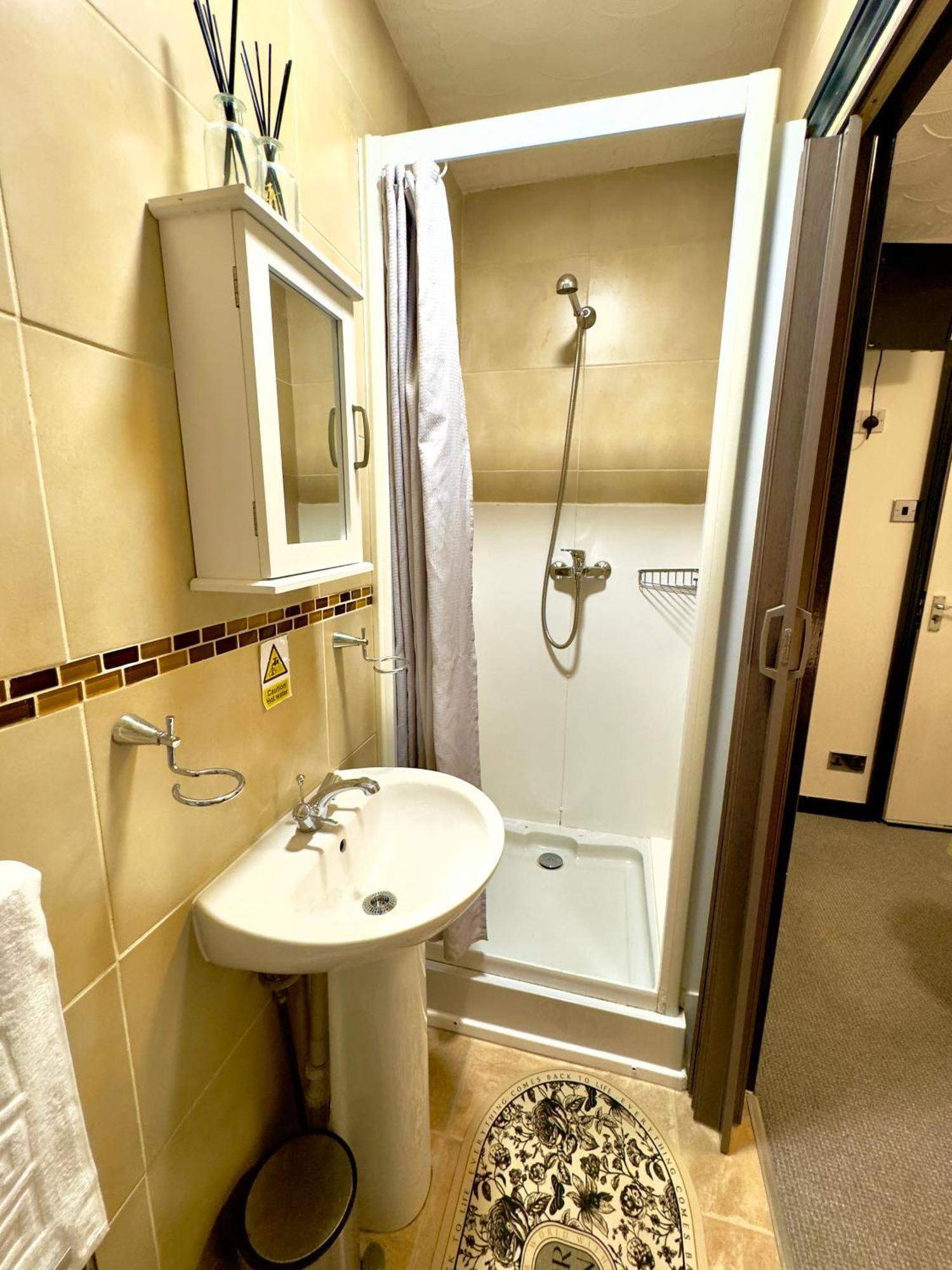 Coastal Park Accommodation Llanelli Ngoại thất bức ảnh