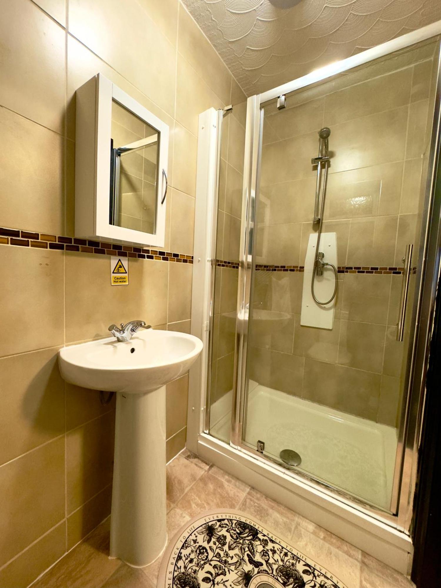 Coastal Park Accommodation Llanelli Ngoại thất bức ảnh