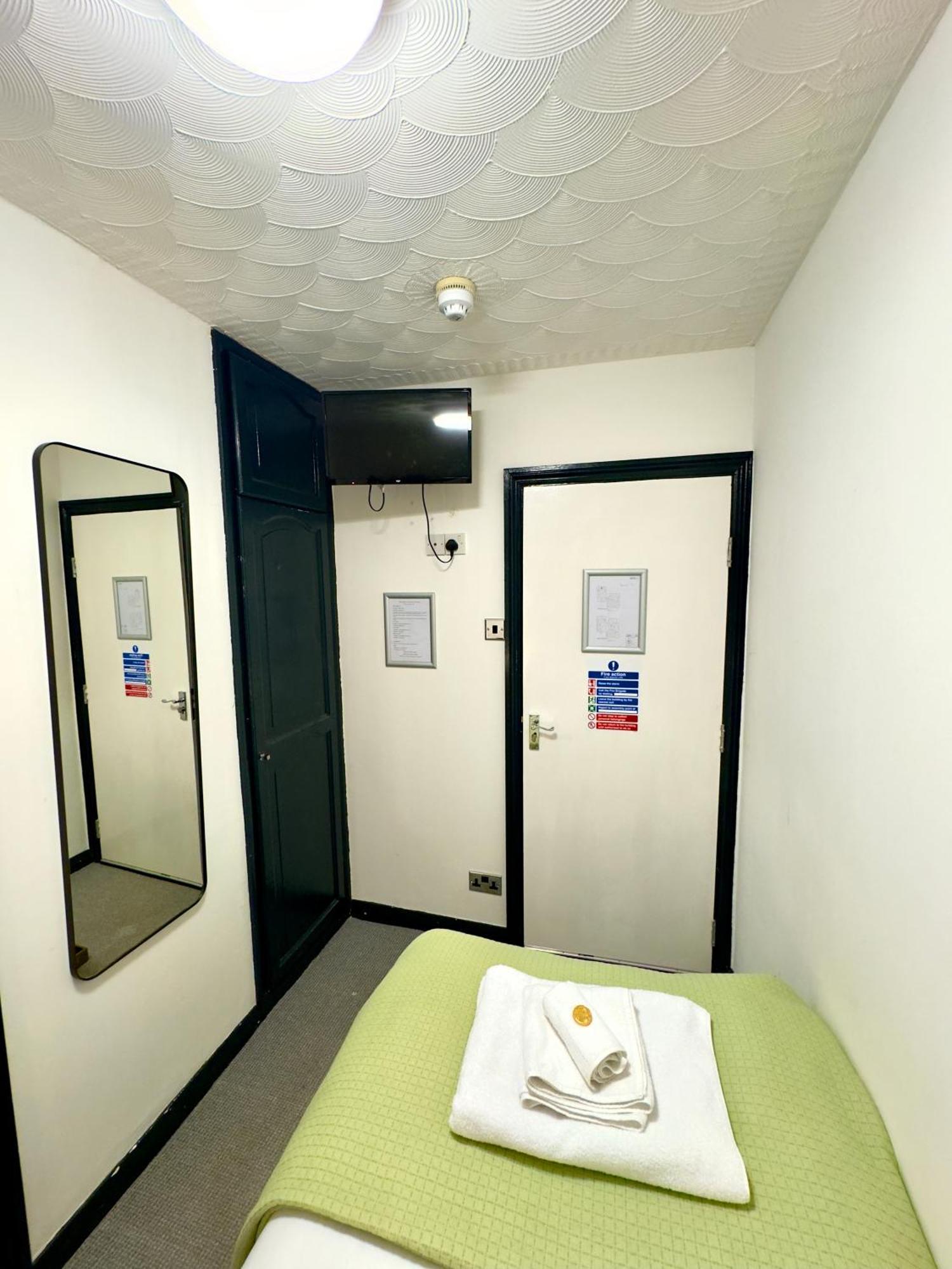 Coastal Park Accommodation Llanelli Ngoại thất bức ảnh