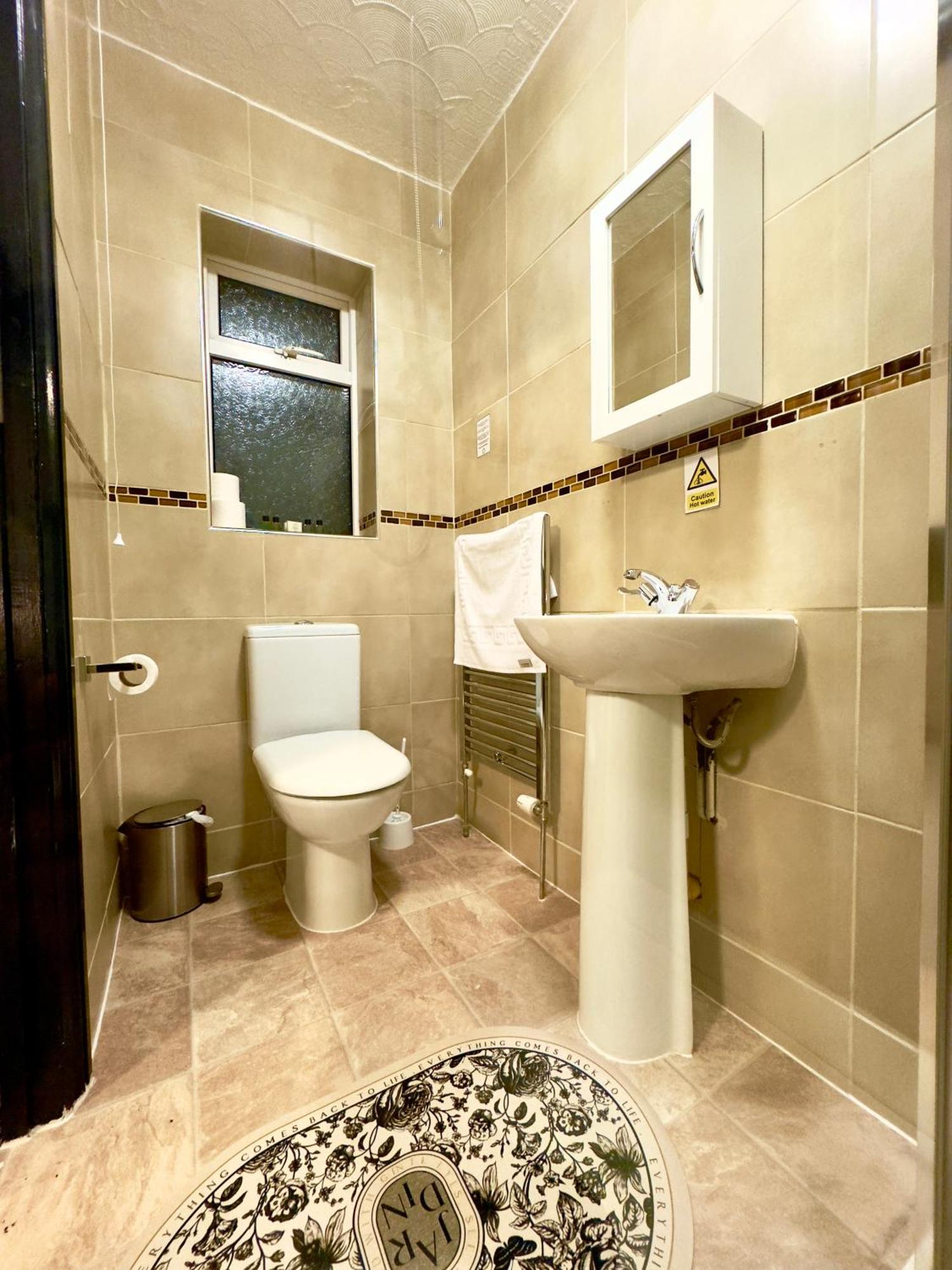 Coastal Park Accommodation Llanelli Ngoại thất bức ảnh